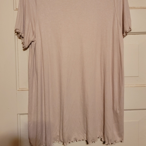 NWT HoneyMe brand khaki ribbed blouse with lettuce edges size 3x - Picture 2 of 6